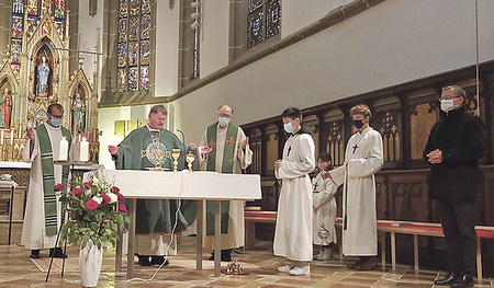 Festgottesdienst in der fertig renovierten Stadtpfarrkirche.  