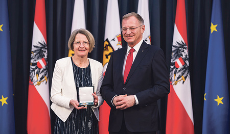 LH  Thomas Stelzer mit  Brigitte Gruber-Aichberger