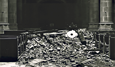 Durch Bombenschäden war der Linzer Dom 1945 unbenutzbar. 