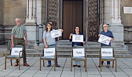 Das Dekanat Linz-Mitte und der Arbeitskreis „Kirche wirkt in der Gesellschaft“rufen mit der Sessel-Aktion #WirHabenPlatz zur Aufnahme von Flüchtlingen aus Moria auf.