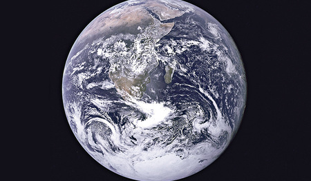 Die Erde macht es kompliziert.