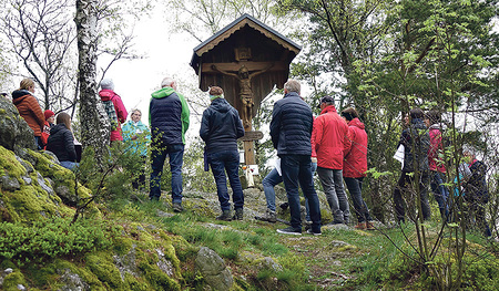 Morgendliche Maiandacht auf dem Braunberg  