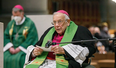 Bischof em. Maximilian Aichern hielt die Predigt.