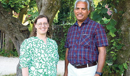 Dekanatsassistentin Patrizia Wohlmacher und Dechant Jophy Francis  