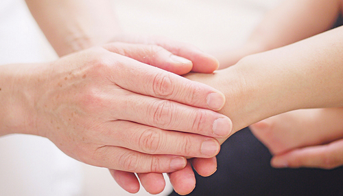 „Mädchen, ich sage dir, steh auf!“