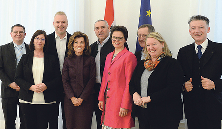 Die Kirchenzeitungen im Interview mit der damaligen Bundeskanzlerin. 