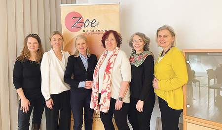 Ein Teil des Vorstands des Vereins ZOE, v. l. n. r.: Gudrun Brunnmayr-Pektin, Iris Scharnreitner, Vorsitzende Gabriele Hofer-Stelzhammer, Stv. Vorsitzende Michaela Kaiser, Veronika Pilshofer, Elisabeth Bierma.  