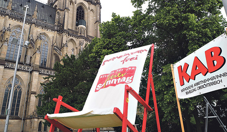 Der Liegestuhl ist das Erkennungszeichen der Allianz für den freien Sonntag. Seit 25 Jahren setzt sie sich für das gleichnamige Ziel ein.