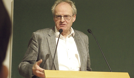 Univ.-Prof. Hubert Wolf ist Mitglied im Beirat des Archivs der Glaubenskongregation. Schon seit 1992 hat er Zugang zu den dortigen geheimen Archiven. Sein 2015 erschienenes Buch „Krypta. Unterdrückte Traditionen der Kirchengeschichte“ wurde zum Bests