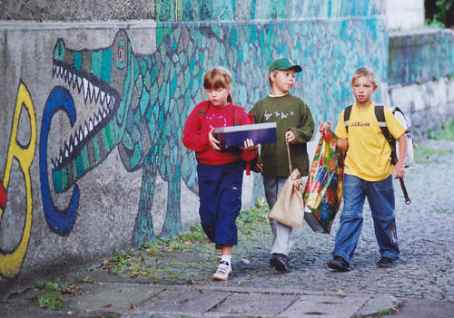 Schulbeginn, Schule, Ferienende, Ferien, Schultasche, Lernen, Freunde, Freundschaft, Schulgeb?ude, Lehrer, Zebrastreifen, Sicherheit, Eltern, Schulanfang, Kinder, Jugendliche, JugendFranz Maria Glaser, Einfaltstra?e 7, 4020 LinzBLZ 49460 Spardaban
