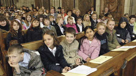 Schulgottesdienst; Katholische Privatschule Maria Regina, Hofzeile (?)