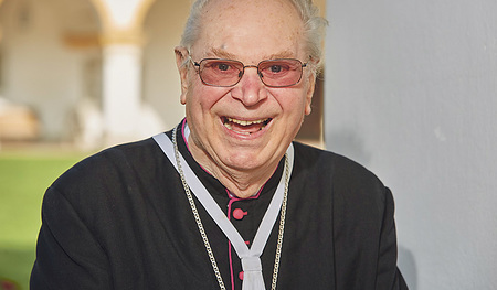 Die Chorherren des Stiftes danken ihrem Prälaten Eberhard für seine Mitbrüderlichkeit, seinen Humor und für sein geistliches Vorbild. Sie haben ihn als „großen Mann des Gebetes“ erlebt.   