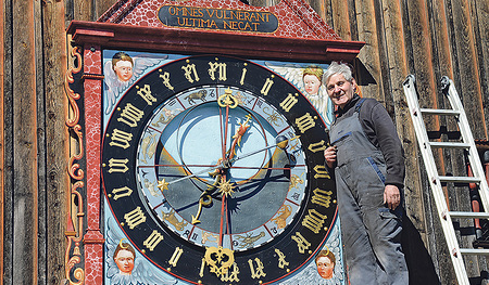 17 Jahre lang arbeitete Wolfgang Auer an der astronomischen Uhr.  