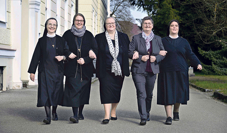 Von links: Sr. Katharina Franz, Sr. Ida Vorel, Sr. Angelika Garstenauer, Sr. Teresa Hametner und Sr. Ruth Summer    