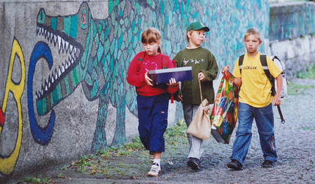 Schulbeginn, Schule, Ferienende, Ferien, Schultasche, Lernen, Freunde, Freundschaft, Schulgeb?ude, Lehrer, Zebrastreifen, Sicherheit, Eltern, Schulanfang, Kinder, Jugendliche, JugendFranz Maria Glaser, Einfaltstra?e 7, 4020 LinzBLZ 49460 Spardaban