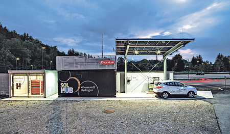 Die Solar-Wasserstofftankstelle „SOLH2UB“ in Thalheim. In Österreich sind zurzeit gut 20 Pkw mit Wasserstoff in Betrieb. Im Bus- und Lkw-Bereich werden Fahrzeuge getestet. 