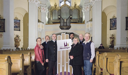 Das Orgelkomitee treibt den Orgelbau in der Basilika voran: Judith Lindtner, Gottfried Buchroithner, Pfarrer Eugen Szabo OSF, Pfarrer Paulraj N. Ramaiyan OSFS, Andrea Mayer, Wolfgang Seitz, Martin Buchgeher   