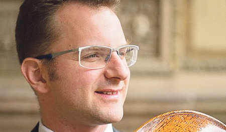 Stefan ­Gartmayer und Chiaki Glössl (Foto unten) haben schon während der Studienzeit miteinander musiziert, nun geben sie nach mehr als zwanzig Jahren wieder gemeinsam ein Konzert.   