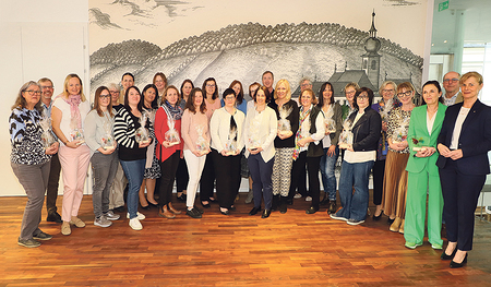 Die neuen Bibliothekar:innen.    