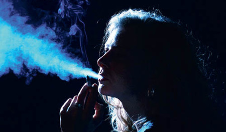 Entspannung,Entspannen,Relaxen,Rauchen,Frau,Menschen,Krankheit,Ungesund,Steuer,Sucht,Tabak,Monopol,Trafik,Zigarette,Zigaretten,Genu?,Genie?en,Lunge,Lungenkrebs,Geniessen,Genuss

Copyright by BilderBox- Erwin Wodicka, A-4062 Thening; 