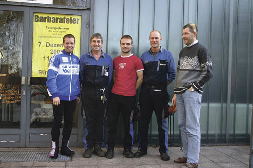 Treffpunkt mensch&arbeit Standort VOEST, fr?her cbv, Gespr?ch mit Arbeitern zum Thema der Barbarafeier 'Mensch ich mag dich'Von links: Reinhold Grausam, Reinhold Schickl, Stefan Leutgeb, Matthias Fellner, Mag. Hans Georg Pointner