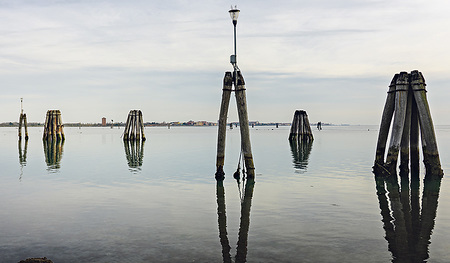 Mit dem Coronavirus ist auch im Hafen von Venedig Ruhe eingekehrt. Die Umwelt freut sich.