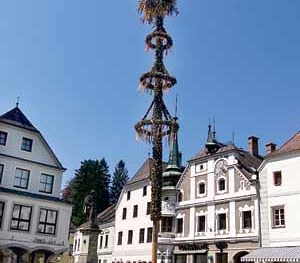 Oesterreich-Oberoesterreich-Grein an der Donau
Ober?sterreich, O?, Maibaum, Brauchtum, Fr?hling, Fruehling, Landschaft, Stadt, Staedte, St?dte
Copyright (2000) by BilderBox- Erwin Wodicka; A-4062 Thening; www.bilderbox.com, Tel:+43 (0) 676 / 510367