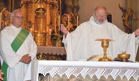 Pfarrer Franz Gierlinger (re.) mit Diakon Norbert Pointecker