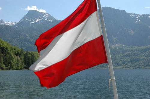 Hallstatt, Wasser, See, Hallst?tter See, Sonne, See, Kirche, Altar, Wanderweg, Kulturerbe, Fahne, ?sterreichische FahneFranz Maria GlaserEinfaltstra?e 7, A-4020 LinzBLZ 49460 SpardabankKontonummer 00-378.444