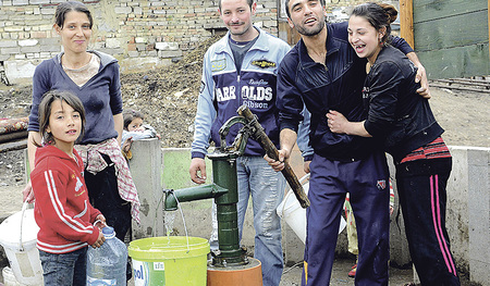 Wasser im Kübel schützt nicht vor Covid-19.