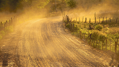 Unterwegs auf staubigen Straßen im Auftrag Jesu. 