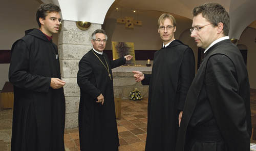 Stift Kremsm?nsterBild: v.l.n.r. P. Bernhard Eckerstorfer, Abt Ambros Ebhart und Prior P. Daniel Sihorsch