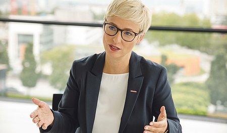 WKOÖ-Präsidentin Doris Hummer blickt trotz der aktuellen Krisen optimistisch in die Zukunft des Wirtschaftsstandorts Oberösterreich.   