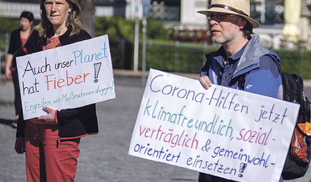 Klimaschützer setzen sich für nachhaltige Maßnahmen für die Umwelt ein.   Jens Büttner/dpa/picturedesk.com