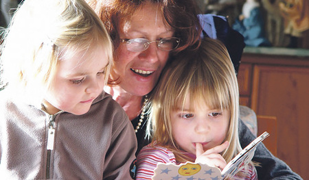 In einer Krisenpflegefamilie erfahren Kinder stabile Beziehungen.