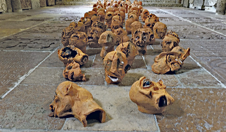 99 Köpfe verweisen auf ein vergessenes Massaker.