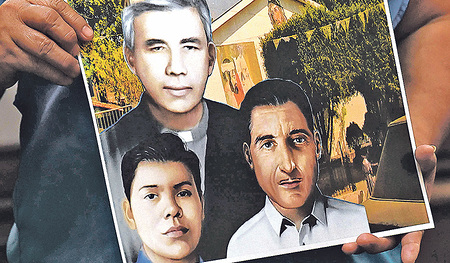 Bald selig: Rutilio Grande, hier mit Manuel Solorzano und Nelson Rutilio Lemus.  