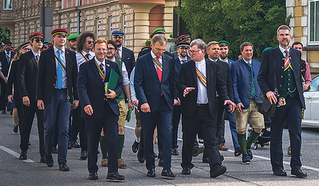 Die Neugeweihten mit Vertretern der Diözese und der Stifte.   