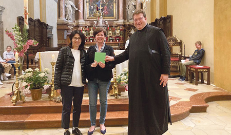 Pastoralassistentin Birgit Feldbauer-Durstmüller, Pfarrgemeinderatsobfrau Gabriele Nickl und Abt Maximilian Neulinger (von links). Dem Pfarrgemeinderat gehören 23 Personen an.   