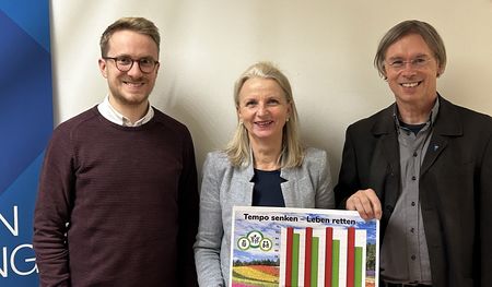 Das Leitungsteam der KA OÖ: Präsidentin Gabriele Hofer-Stelzhammer (Mitte), Vizepräsident Jakob Ulbrich (links) und Vizepräsident Bernhard Steiner (rechts)