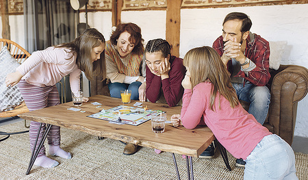 Gemeinsam spielen stärkt den familiären Zusammenhalt. 