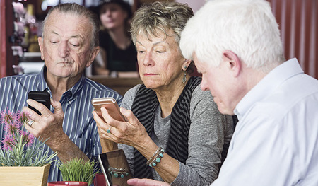 Der Umgang mit dem Smartphone ist neu und will gelernt sein. 