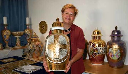 marieluise mayr, kunsthandwerk, religi?se motive, vasen, tischschmuck, kirchenjahr, porzellan, keramik, oftering