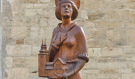 Hl. Hemma vor dem Dom zu Gurk