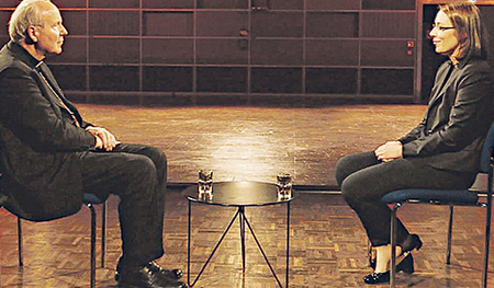 Kardinal Schönborn und Doris Wagner im Gespräch, das viel Beachtung findet. 