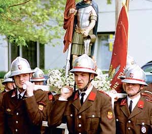 Feuerwehr mit Heiligem Florian
Feuerwehr,Heiliger Florian,Schutzpatron,Freiwillig,Brauchtum,Feste,Gemeinschaft,Tradition
Copyright by BilderBox- Erwin Wodicka, A-4062 Thening; 