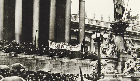 Wechselvolle Geschichte: Als die Republik ausgerufen wurde, beharrte die Kirche nicht auf der Monarchie.