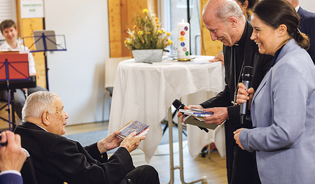 Bischof Maximilian Aichern (li.) mit dem Erzbischof von Rennes (re).   