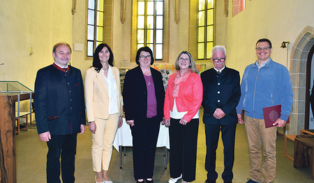 Das neue Seelsorgeteam (von links): Stefan Wagner, Gerti Lehner, Pauline Fröschl, Maria Froschauer, Franz Raab und Pastoralvorstand Josef Froschauer.    