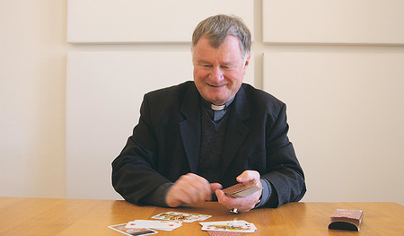 Bischof Scheuer, ein passionierter Tarock-Spieler  